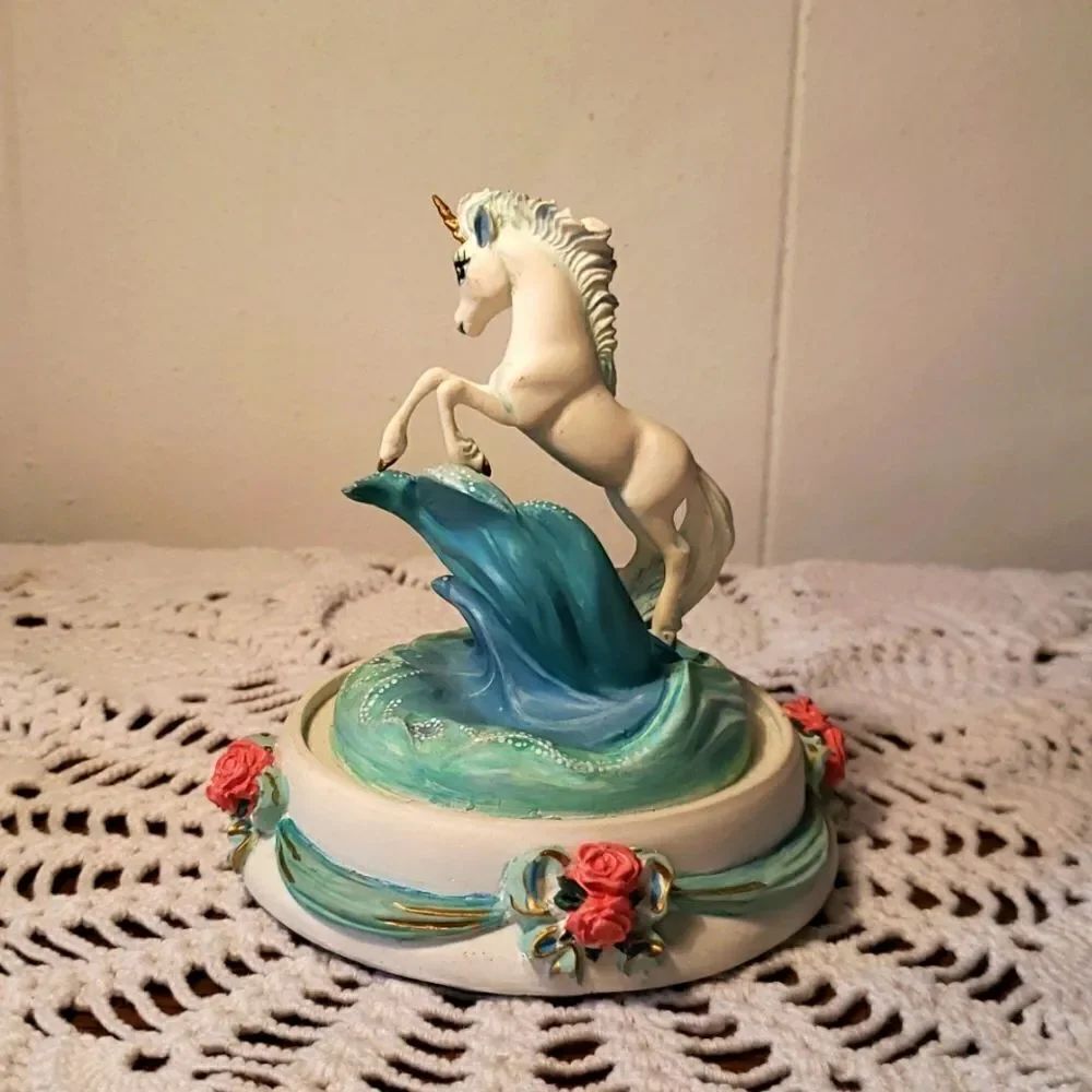 Vintage The Franklin Mint "Unicorn of Beauty" Hand-Painted Collectible Figurine - Picture 2 of 6